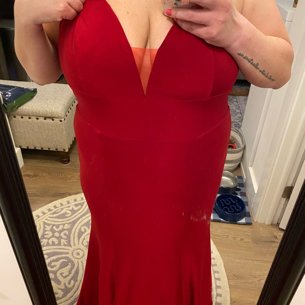 Red Cindy Collection - Picture 5 of 8